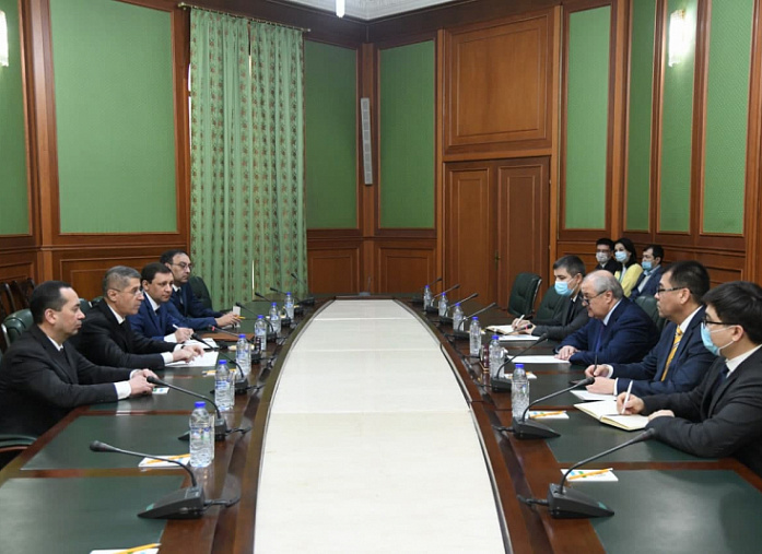 A group of officers from friendly foreign countries representing the national defense college of New Delhi visited the executive committee of SCO RATS