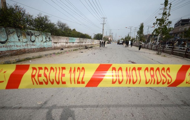  A suicide truck bomber blew up the military in Pakistan