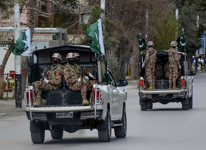 TERRORISTS GUUNED DOWN A POLICE PATROL IN PAKISTAN