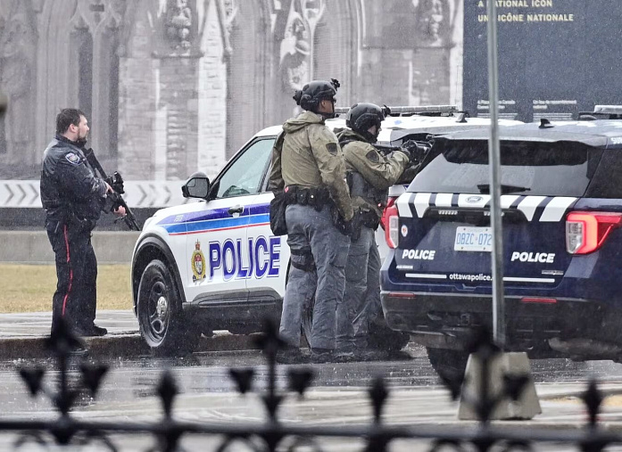Teenager detained in Montreal on suspicion of links to ISIS