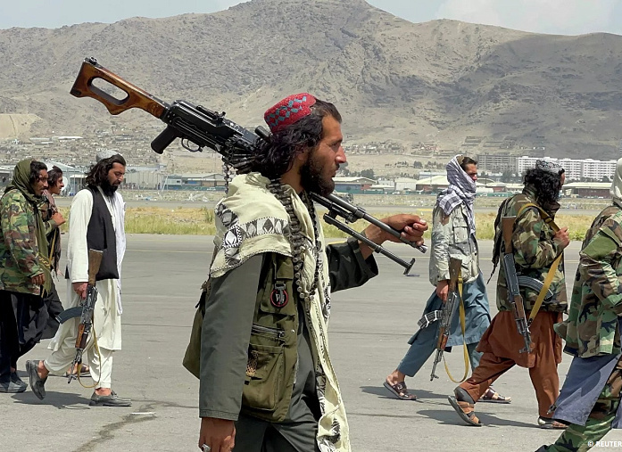  Pakistani experts speaking on the causes of hostility between ISKP and the Afghan Taliban movement
