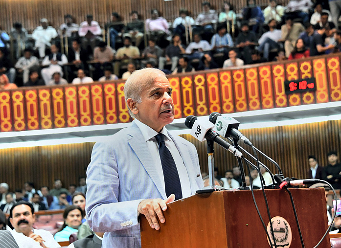 Pakistani PM calls for national unity after deadly terrorist attack in Peshawar