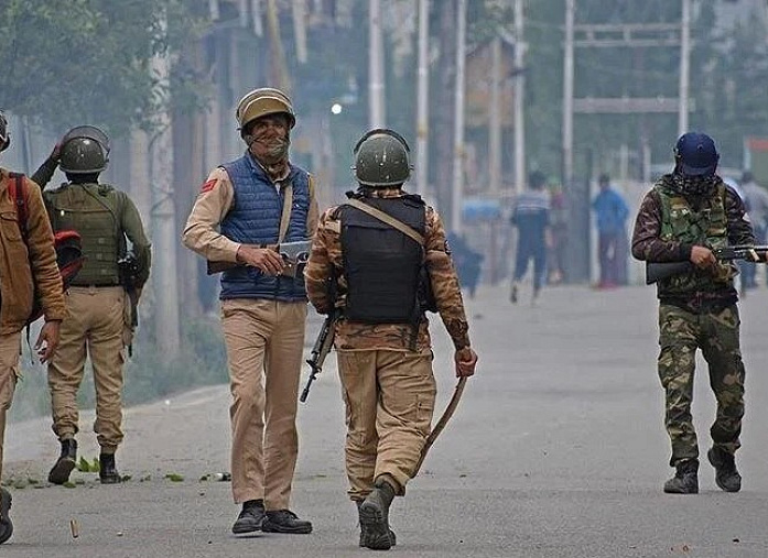 Four security officers killed in an attack on a checkpoint in south-western Pakistan