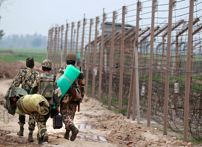 MILIANTS CAPTURED COUNTER-TERRORISM CENTER IN PAKISTAN AND TOOK HOSTAGES