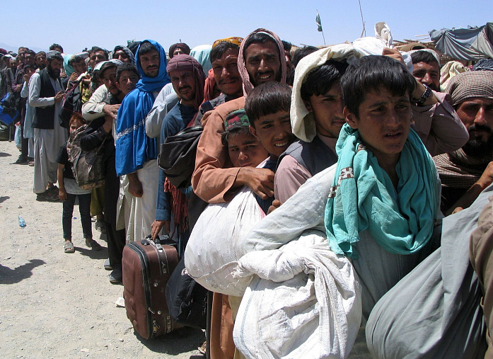 12,000 Afghan refugees return to Afghanistan from Pakistan