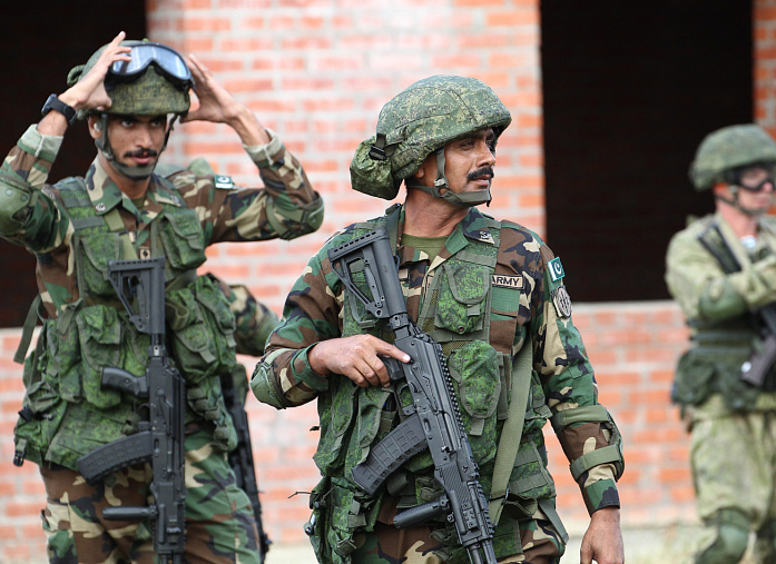 EXPLOSION KILLS AT LEAST FIVE SERVICEMEN IN PAKISTAN