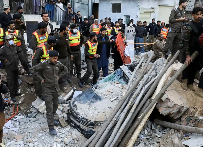 Vehicle with officials blown up in Pakistan